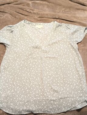 LOFT Pale Green Ditsy Floral V-Neck Blouse Size L
